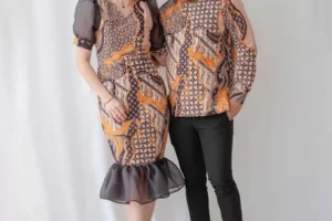 outfit couple Motif yang Serasi