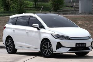 Harga MPV Listrik BYD M6