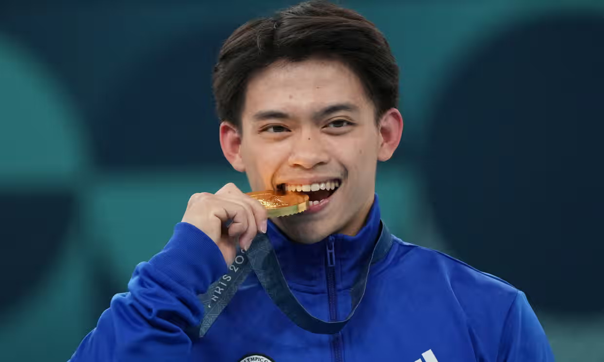 Carlos Yulo Dari Filipina Dapat 2 Medali Emas Dari Cabang Senam